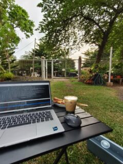 So kay wa man ko madayon ug lakeside, diri lang ko mag duty slash people watching 😁😄